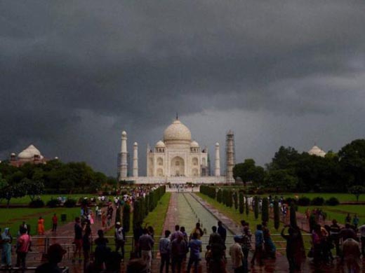 taj mahal 10 aug 17